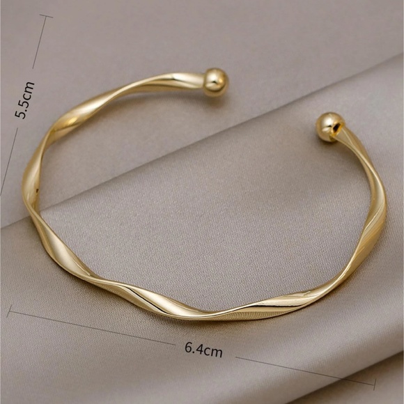Fashion Twisted Cuff Bracelet Gold Tone - Picture 4 of 5